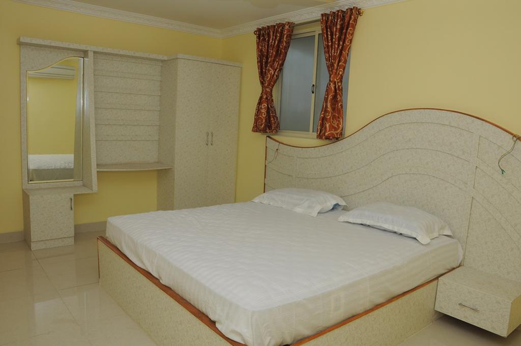 Hariharan Residency - Poonamallee Hotel Madrás Exterior foto