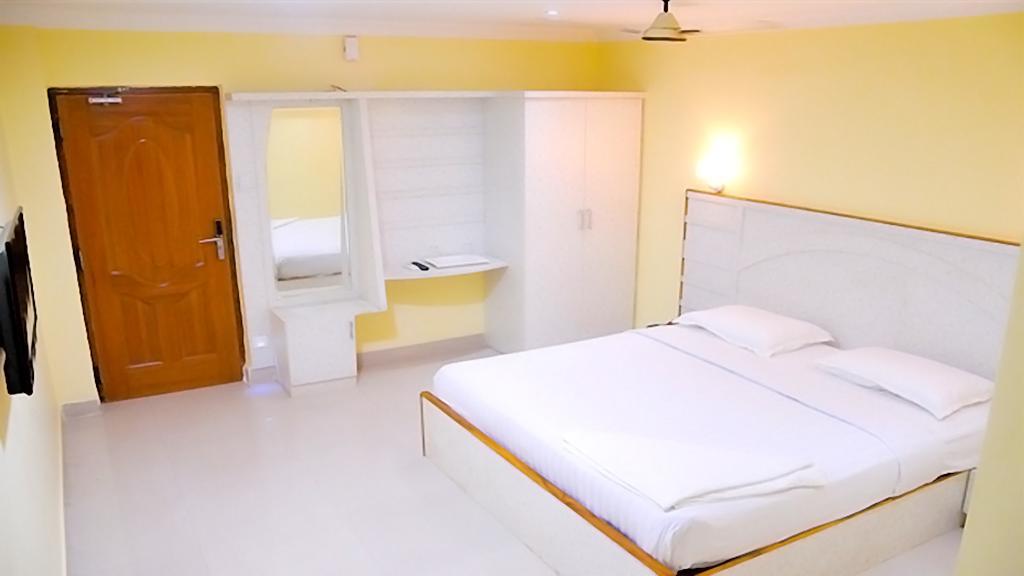 Hariharan Residency - Poonamallee Hotel Madrás Exterior foto